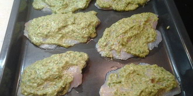 Рецепт рыбы, запеченной под помидорами и моцареллой