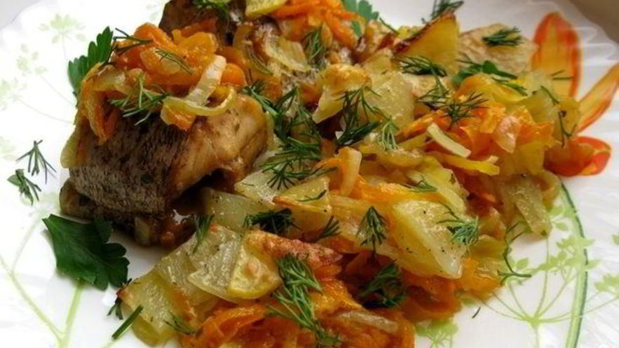 Рецепт щуки в духовке с овощами
