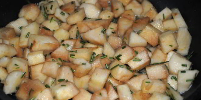 Рецепт семги с чесночным маслом и грушевым гарниром