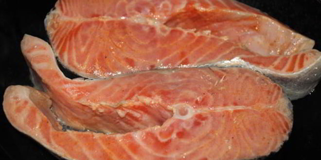 Рецепт семги с чесночным маслом и грушевым гарниром