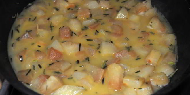 Рецепт семги с чесночным маслом и грушевым гарниром