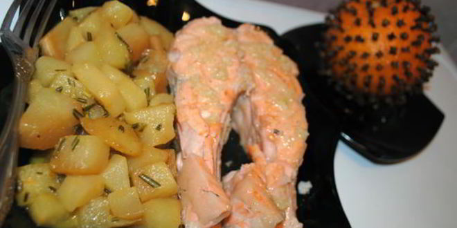 Рецепт семги с чесночным маслом и грушевым гарниром