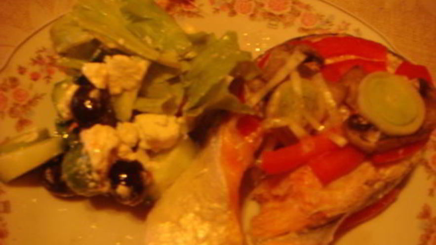 Рецепт семги, запеченной в фольге с овощами, на мангале