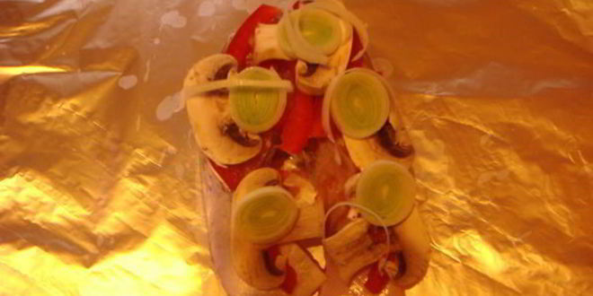 Рецепт семги, запеченной в фольге с овощами, на мангале