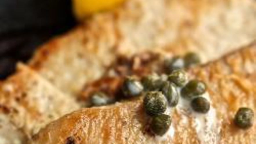 Рецепт тилапии в сливочном соусе с каперсами