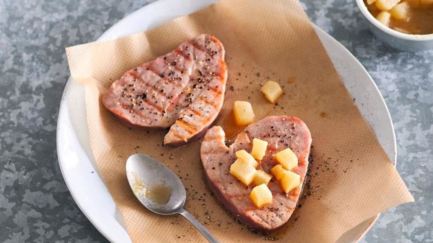 Рецепт тунца с чесночным маслом и гарниром из груши