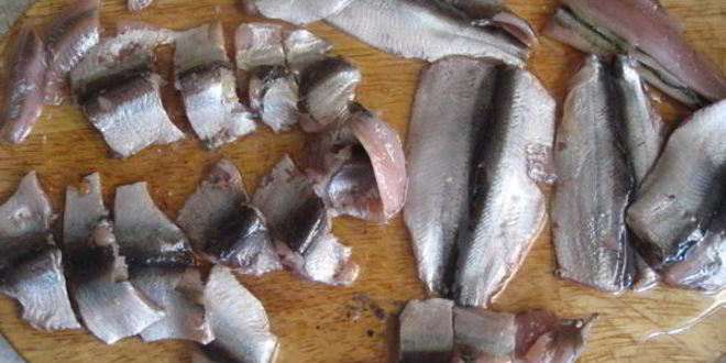 Рецепт тунца, запеченного с анчоусами и овощами