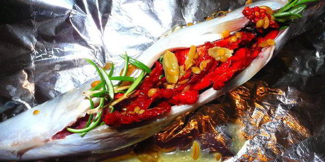 Рецепт запеченной скумбрии с вялеными помидорами и розмарином