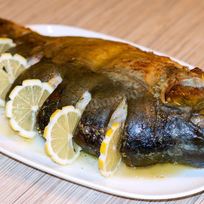 Рецепт Запеченного карпа с овощами и грибами в духовке