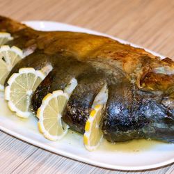 Рецепт Запеченного карпа с овощами и грибами в духовке