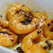 Жареные креветки с луком