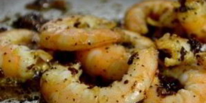 Рецепт жареных креветок с луком