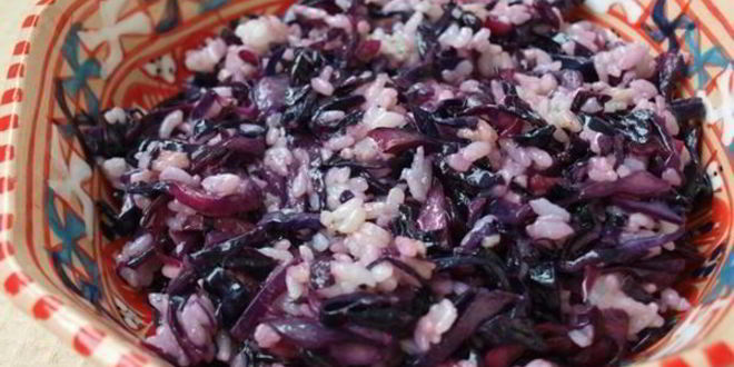 Рецепт салата-гарнира с рисом и краснокочанной капустой