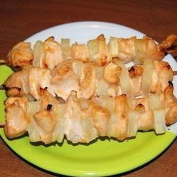 Рецепт Куриных шашлычков с ананасами в духовке