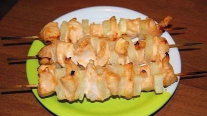 Рецепт Куриных шашлычков с ананасами в духовке