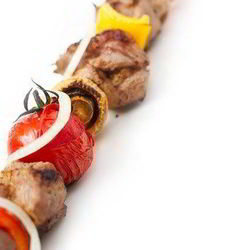 Рецепт Маринованного в портвейне говяжий шашлык с помидорами, грибами и перцами