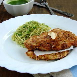 Рецепт Шницеля из курицы в ореховой панировке со спагетти в соусе из петрушки и черемши