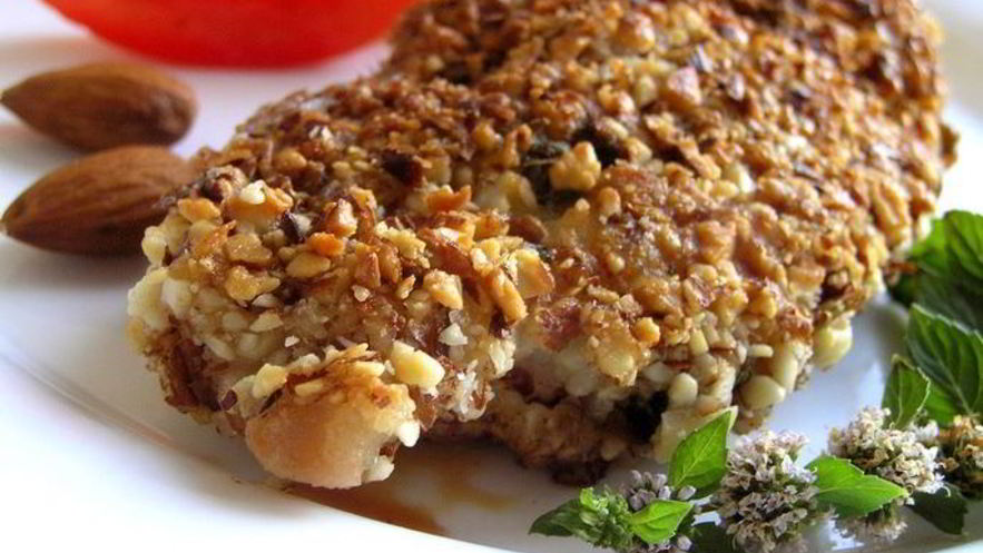 Рецепт шницеля с мятой, миндалем и кедровыми орешками