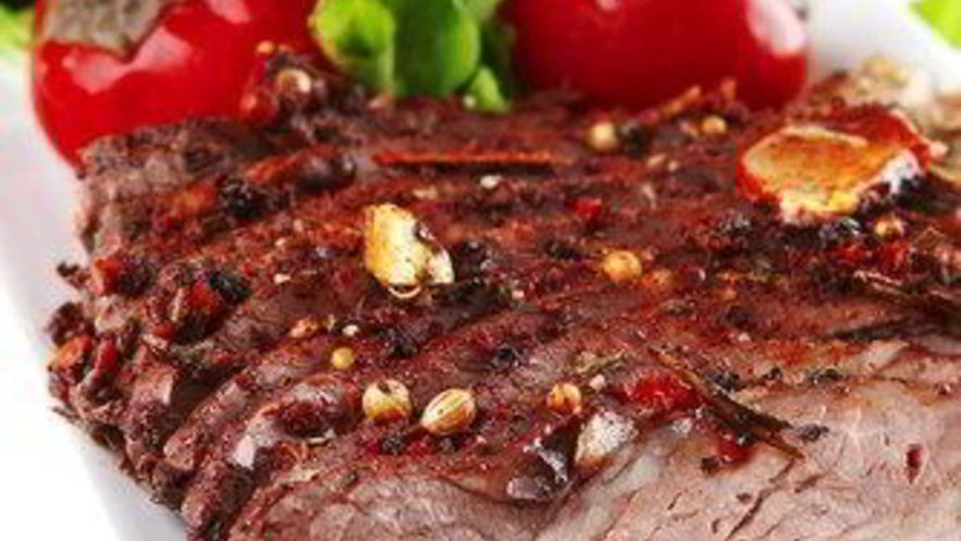 Рецепт ароматных говяжьих стейков с чесноком и перцем чипотле