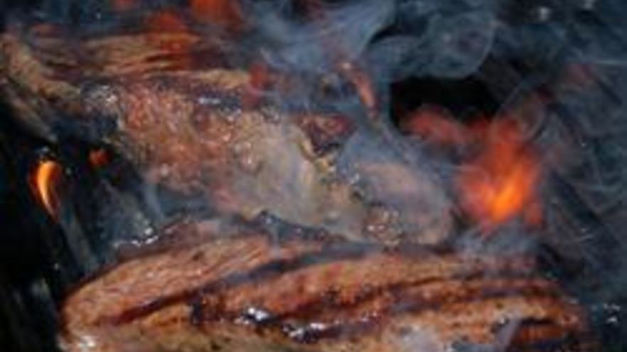 Рецепт говяжьего стейка на гриле с чесночным маслом