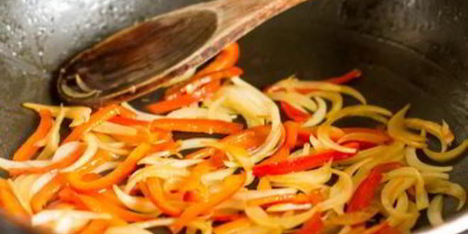 Рецепт стейка из свиной вырезки со смородиновым соусом