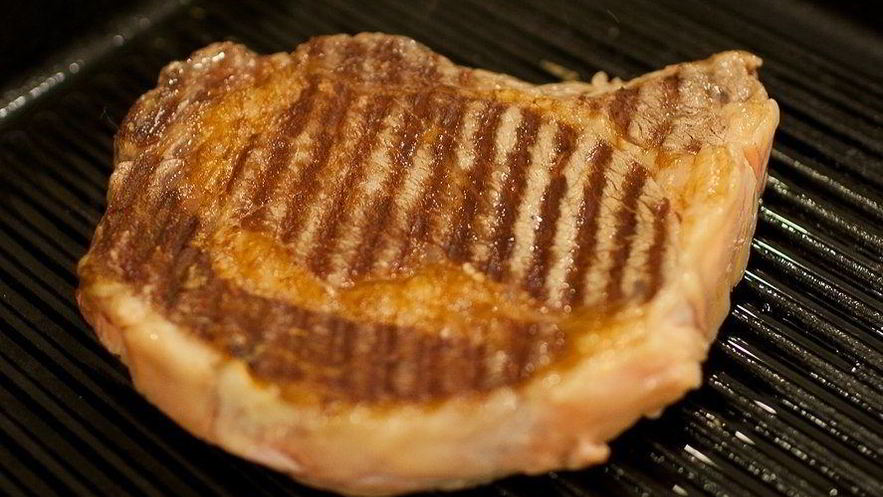 Рецепт стейка на сковороде-гриль