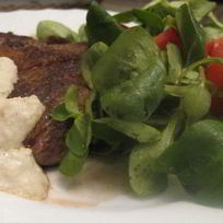 Рецепт Стейка, перечного соуса и мюсли салат