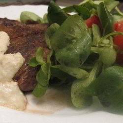 Рецепт Стейка, перечного соуса и мюсли салат