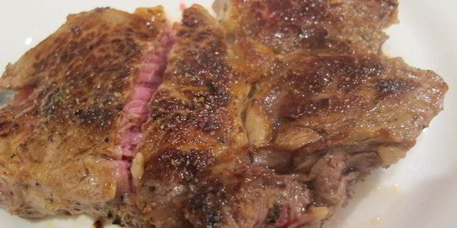 Рецепт стейка, перечного соуса и мюсли салат