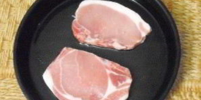 Рецепт свиных стейков с грибами и брюссельской капустой