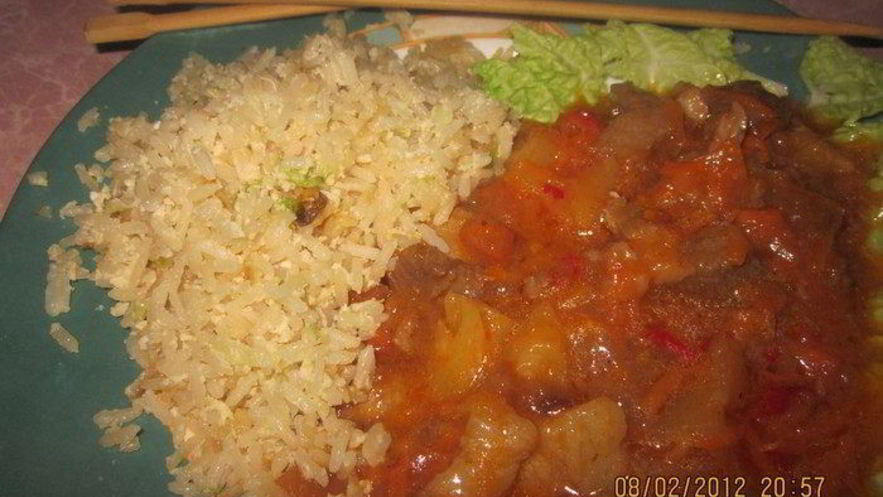 Рецепт свинины в кисло-сладком соусе с жареным рисом на гарнир — ужина родом из китая