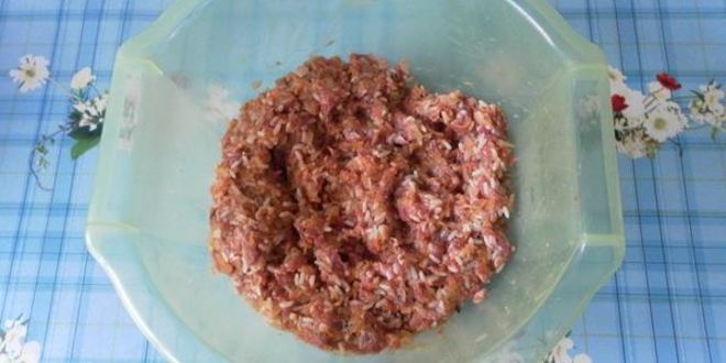 Рецепт мясных тефтелей с рисом и овощами в томатном соусе