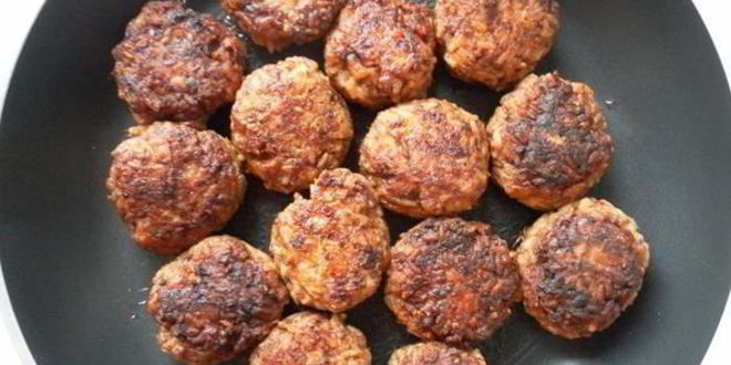 Рецепт мясных тефтелей с рисом и овощами в томатном соусе