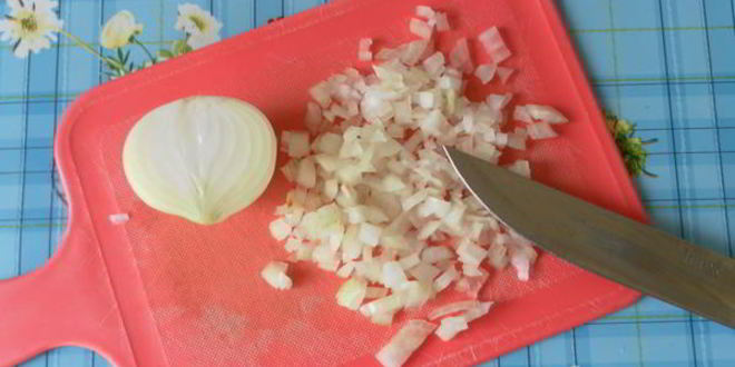 Рецепт мясных тефтелей с рисом и овощами в томатном соусе