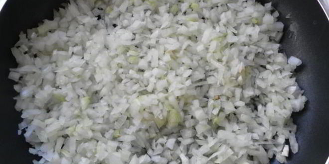 Рецепт мясных тефтелей с рисом и овощами в томатном соусе