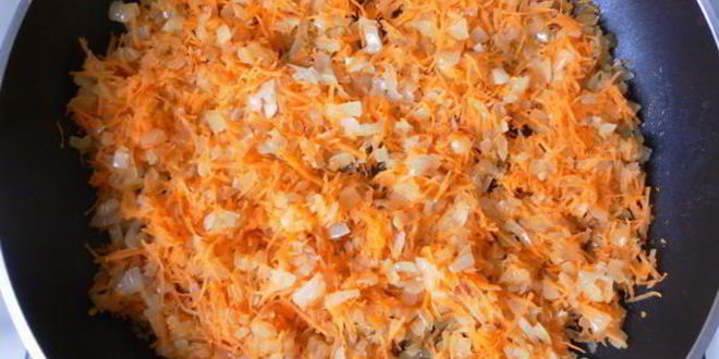 Рецепт мясных тефтелей с рисом и овощами в томатном соусе