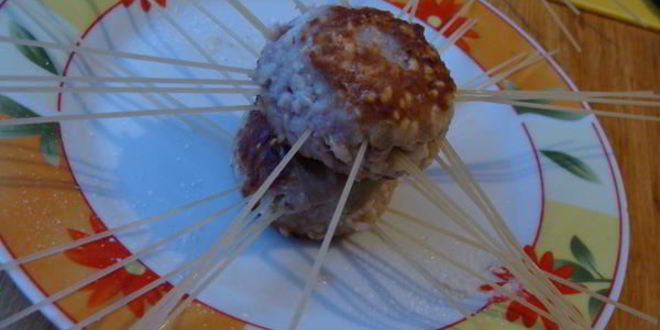 Рецепт осьминожек из тефтелек и спагетти