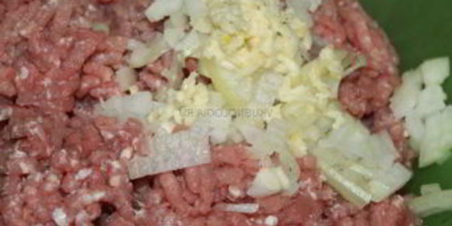 Рецепт тефтелей под сметанным соусом в духовке