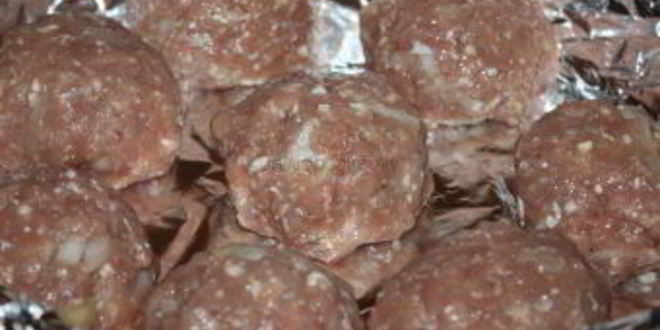 Рецепт тефтелей под сметанным соусом в духовке