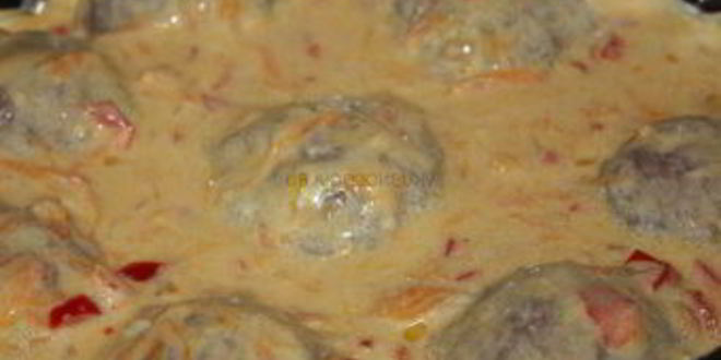 Рецепт тефтелей под сметанным соусом в духовке