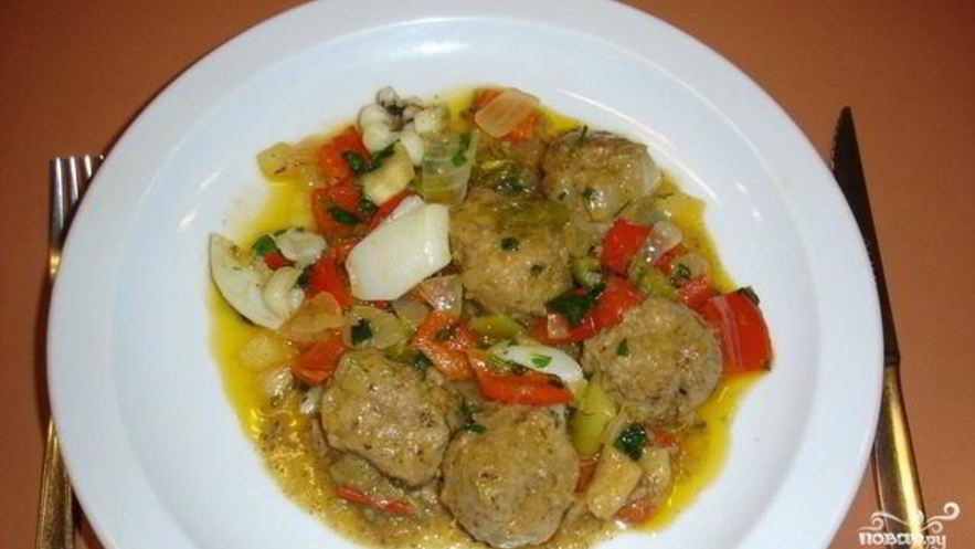 Рецепт тефтелей, тушенных с овощами