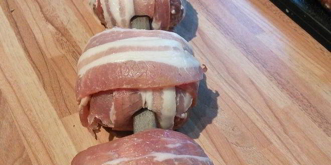 Рецепт тефтелей в беконе с начинкой из моцареллы