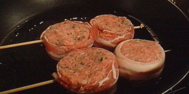 Рецепт тефтелей в беконе с начинкой из моцареллы