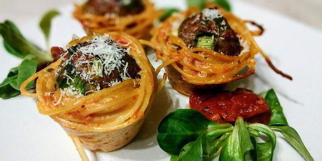 Рецепт тефтелей в гнездах из спагетти