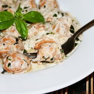 Рецепт Томатных ньокков с базиликом и сметанным соусом