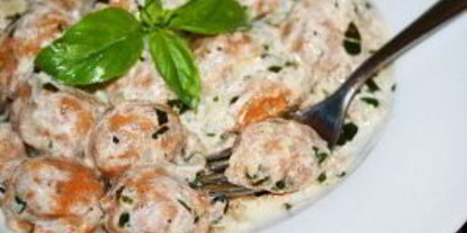 Рецепт томатных ньокков с базиликом и сметанным соусом