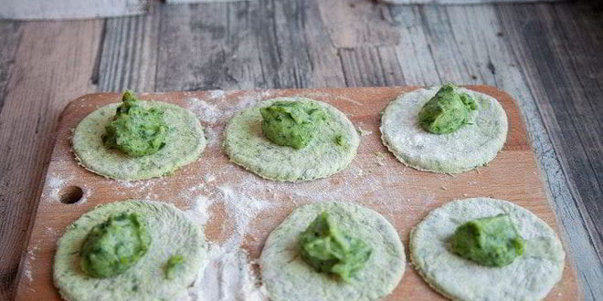 Рецепт вареников с картофелем и шпинатом