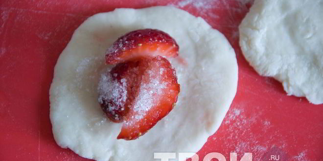 Рецепт вареников с клубникой