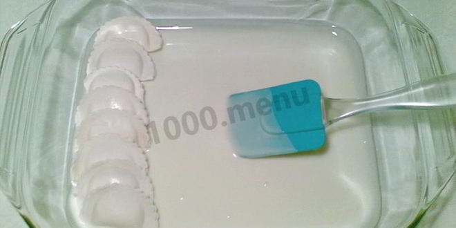 Рецепт вареников с медовой сметаной