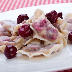 Рецепт Вареников с вишней на пару на кефире